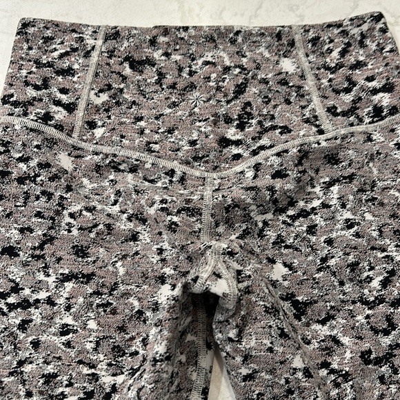 Athleta Elation Textured 7/8 Tight Leggings Meadow Decadent Chocolate Medium - Picture 8 of 16